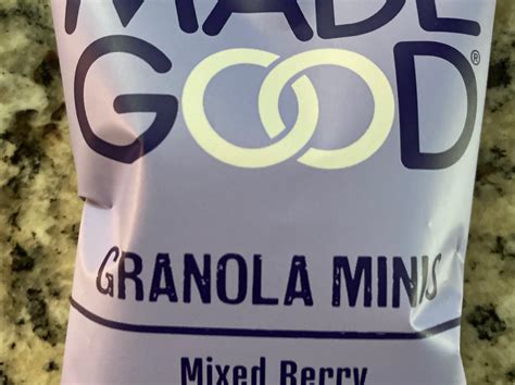 How many carbs are in low fat mixed berry granola - calories, carbs, nutrition