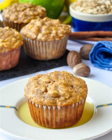 How many carbs are in low fat oatmeal apple muffin - calories, carbs, nutrition