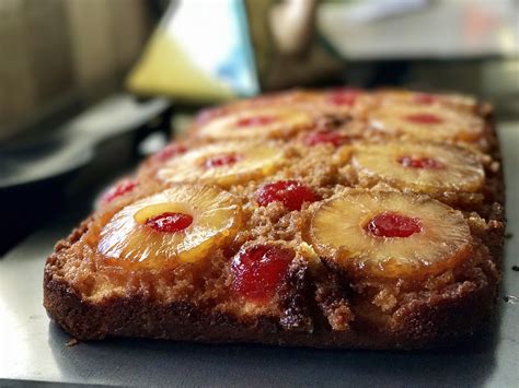 How many carbs are in low fat pineapple upside down cake - calories, carbs, nutrition