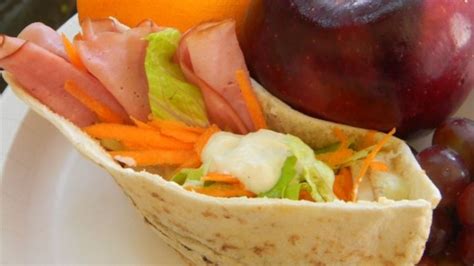 How many carbs are in lunch box pita pockets - calories, carbs, nutrition