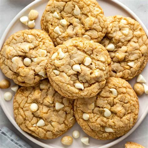 How many carbs are in macadamia white chocolate supreme cookie - calories, carbs, nutrition