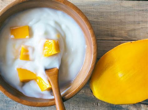 How many carbs are in mango and cream yogurt - calories, carbs, nutrition