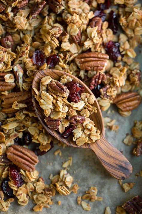 How many carbs are in maple pecan granola - calories, carbs, nutrition