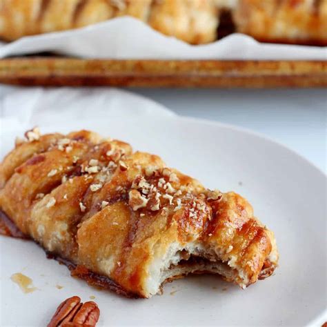 How many carbs are in maple pecan plait - calories, carbs, nutrition