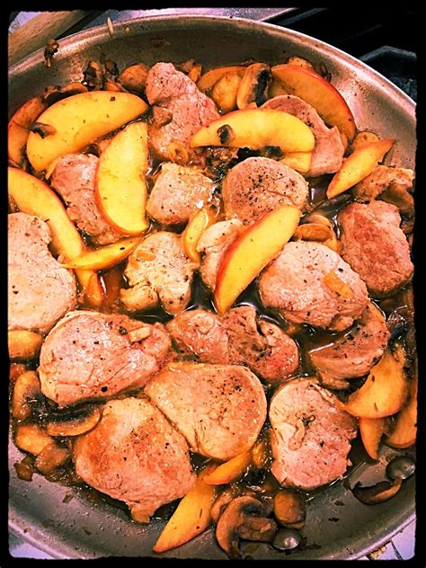 How many carbs are in maple-chili glazed pork medallions with butternut squash apple cranberry bake - calories, carbs, nutrition