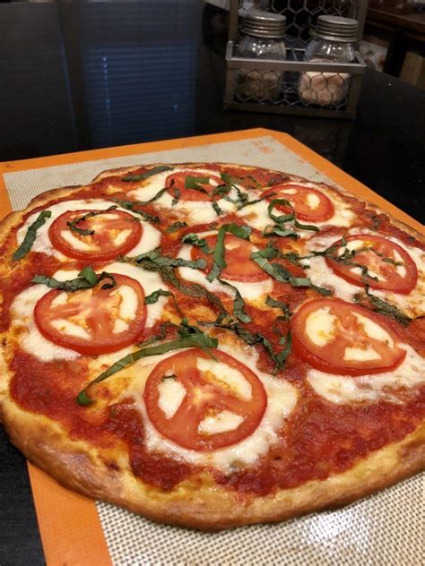 How many carbs are in margarita stuffed crust pizza - calories, carbs, nutrition