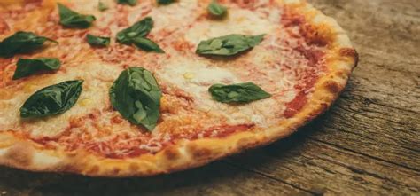 How many carbs are in margherita pizza (32147.100) - calories, carbs, nutrition