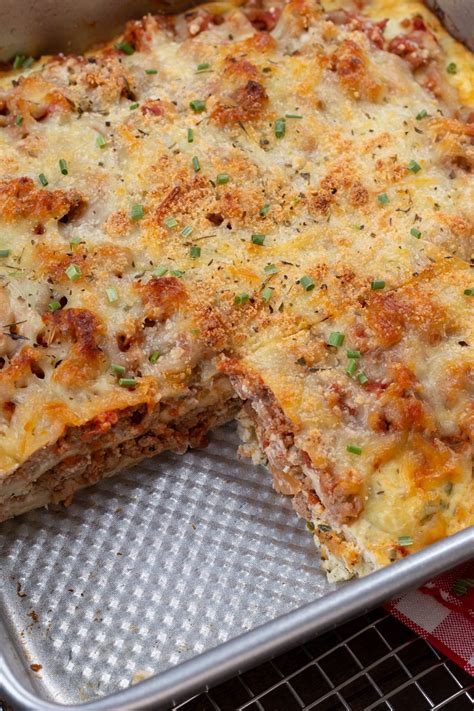 How many carbs are in meat lasagna - cut 3x3 - calories, carbs, nutrition