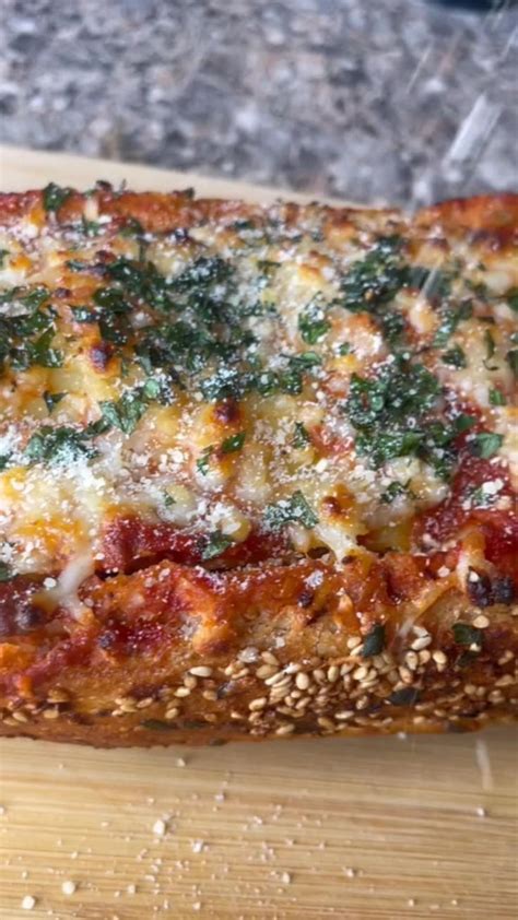 How many carbs are in meat lasagna with garlic bread - calories, carbs, nutrition