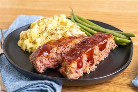 How many carbs are in meatloaf withbrown gravy, mashed potatoes green beans - calories, carbs, nutrition