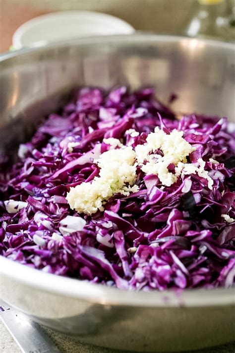 How many carbs are in mediterranean deli israeli red cabbage - calories, carbs, nutrition