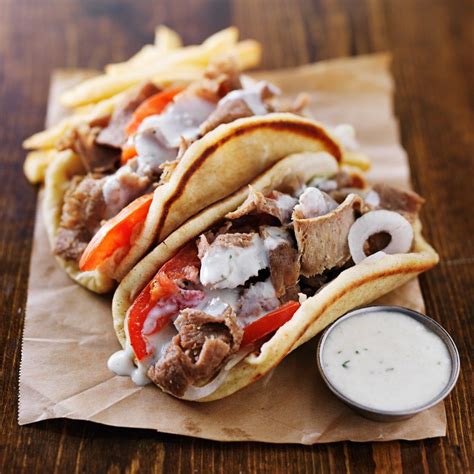 How many carbs are in mediterranean deli lamb gyro - calories, carbs, nutrition