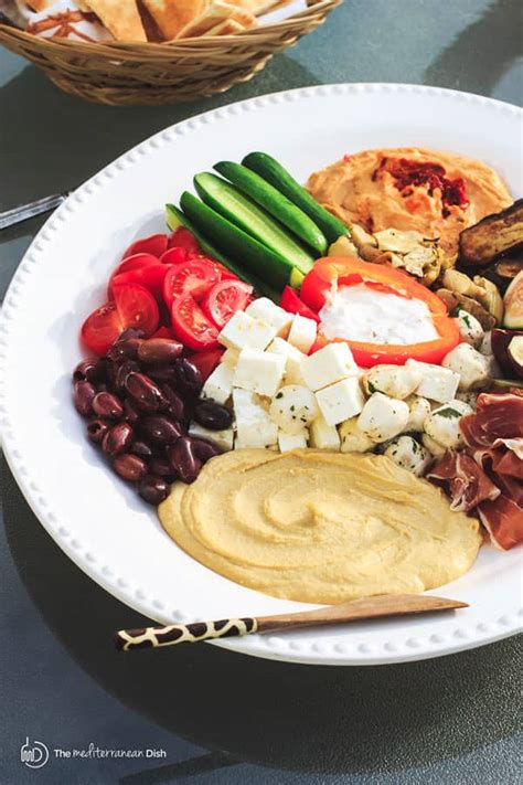 How many carbs are in mediterranean platter - calories, carbs, nutrition