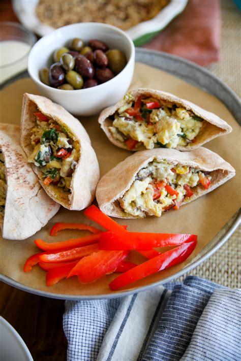 How many carbs are in mediterranean pocket pita - calories, carbs, nutrition