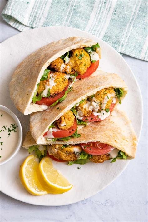 How many carbs are in mediterranean veggie pita - mindful - calories, carbs, nutrition