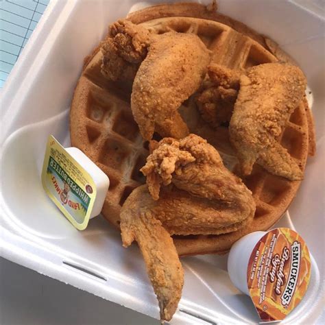 How many carbs are in memphis style chicken 'n' waffles - calories, carbs, nutrition