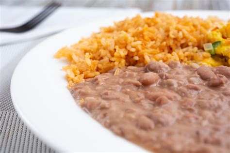 How many carbs are in mexican plate -chicken + 6 sides - calories, carbs, nutrition