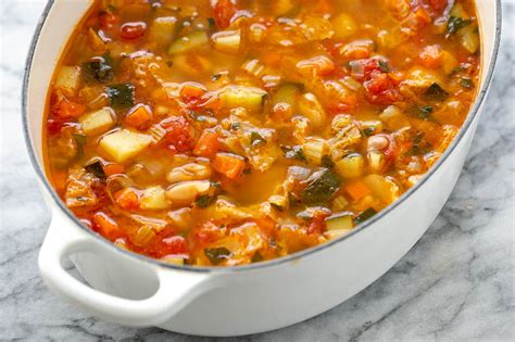 How many carbs are in minestrone soup with pork - calories, carbs, nutrition