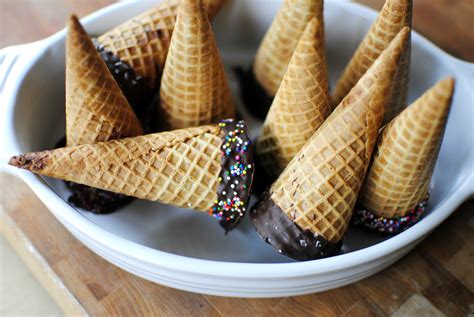 How many carbs are in mini chocolate dipped ice cream cone - calories, carbs, nutrition