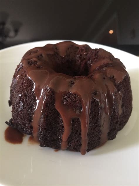 How many carbs are in mini chocolate sriracha cake - calories, carbs, nutrition