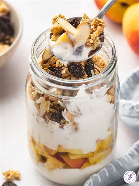 How many carbs are in mini peach and yogurt parfait - calories, carbs, nutrition