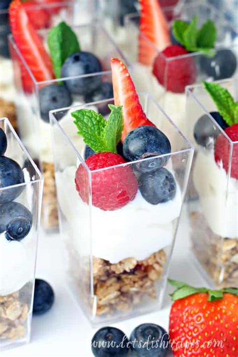 How many carbs are in mini yogurt parfait - calories, carbs, nutrition