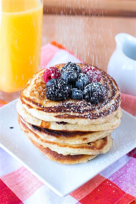 How many carbs are in mixed berry and buttermilk pancakes - calories, carbs, nutrition