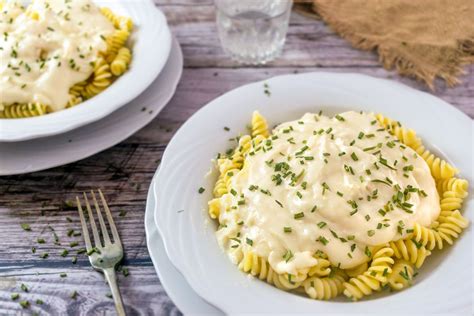 How many carbs are in mornay sauce - calories, carbs, nutrition