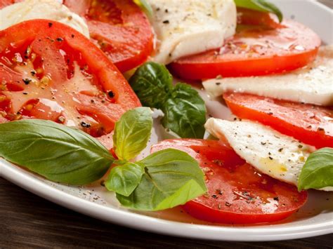 How many carbs are in mozzarella basil tomato - calories, carbs, nutrition