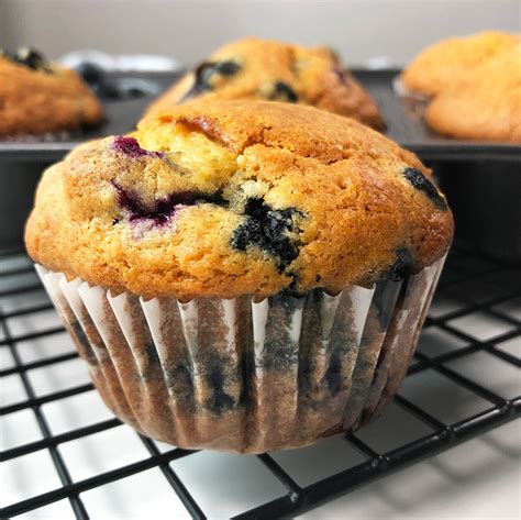 How many carbs are in muffin batter 4 oz blueberry - calories, carbs, nutrition