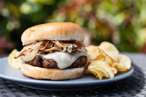 How many carbs are in mushroom onion swiss burger - calories, carbs, nutrition