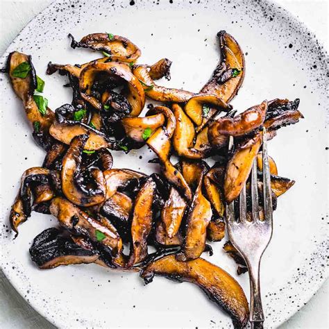 How many carbs are in mushroom portobello roasted balsamic sliced 1/4