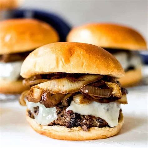 How many carbs are in mushroom swiss cheese burger ww bun (32409.12) - calories, carbs, nutrition