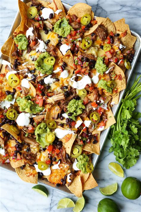 How many carbs are in nachos with cheese sauce and pulled pork - calories, carbs, nutrition