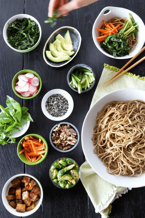 How many carbs are in noodle bowl theme station - calories, carbs, nutrition