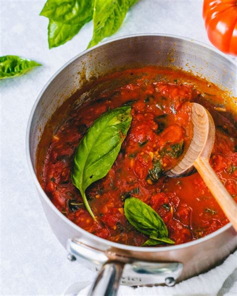 How many carbs are in noodle cake with tomato basil sauce - calories, carbs, nutrition