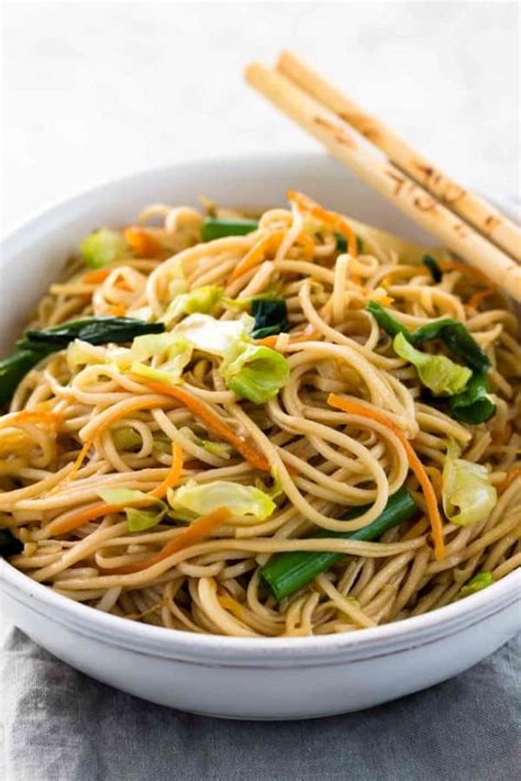 How many carbs are in noodles, chinese, chow mein - calories, carbs, nutrition