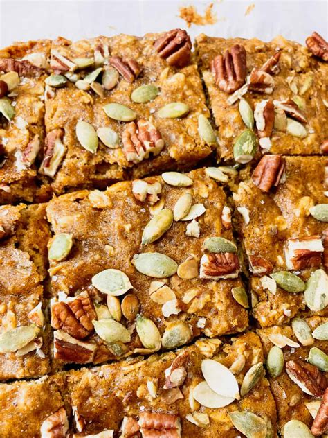 How many carbs are in oatmeal breakfast bars with cranberries and pumpkin seeds (114099.0) - calories, carbs, nutrition