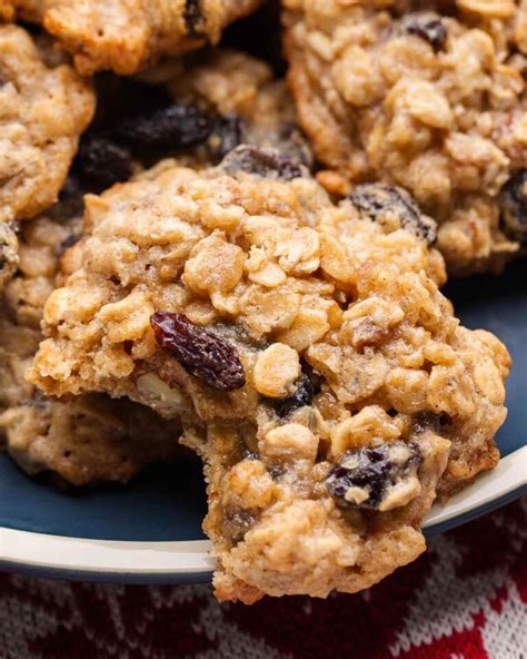 How many carbs are in oatmeal raisin pecan cookie - calories, carbs, nutrition