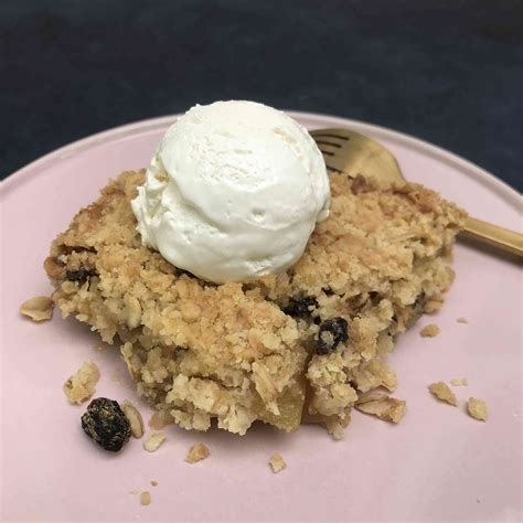 How many carbs are in oaty apple crumble - calories, carbs, nutrition