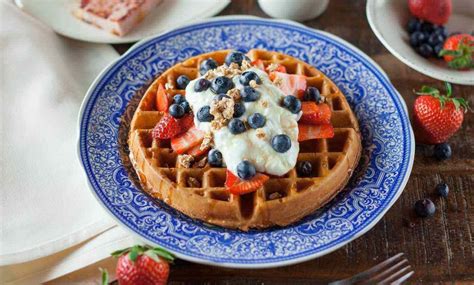 How many carbs are in old glory sugar waffle with berries - calories, carbs, nutrition