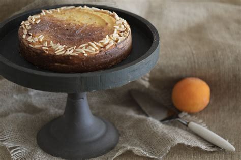 How many carbs are in orange almond cake - calories, carbs, nutrition
