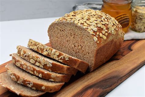 How many carbs are in organic oatmeal sandwich bread - calories, carbs, nutrition