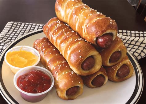 How many carbs are in original pretzel dog - calories, carbs, nutrition