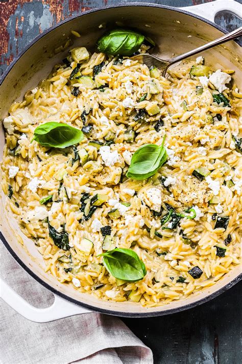 How many carbs are in orzo with spinach and feta 1 oz - calories, carbs, nutrition