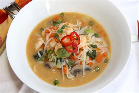 How many carbs are in pad thai noodle soup - calories, carbs, nutrition