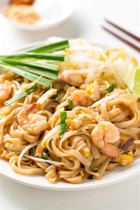 How many carbs are in pad thai with shrimp - calories, carbs, nutrition