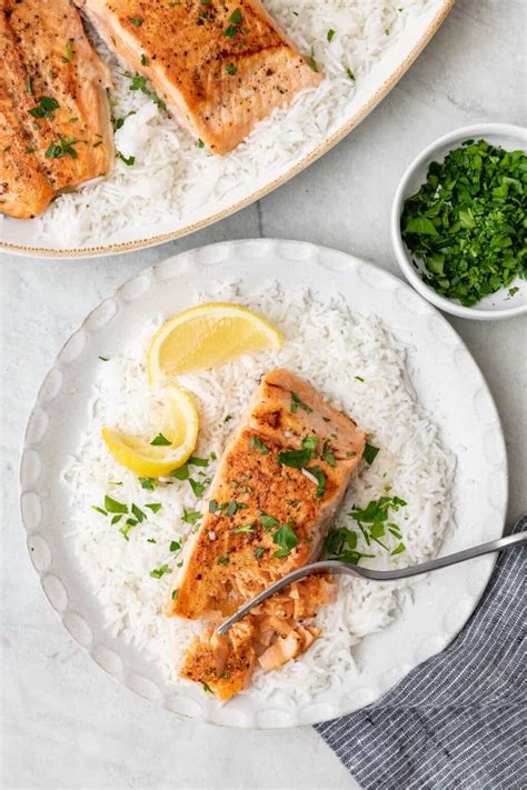 How many carbs are in pan seared salmon with roasted leeks - calories, carbs, nutrition