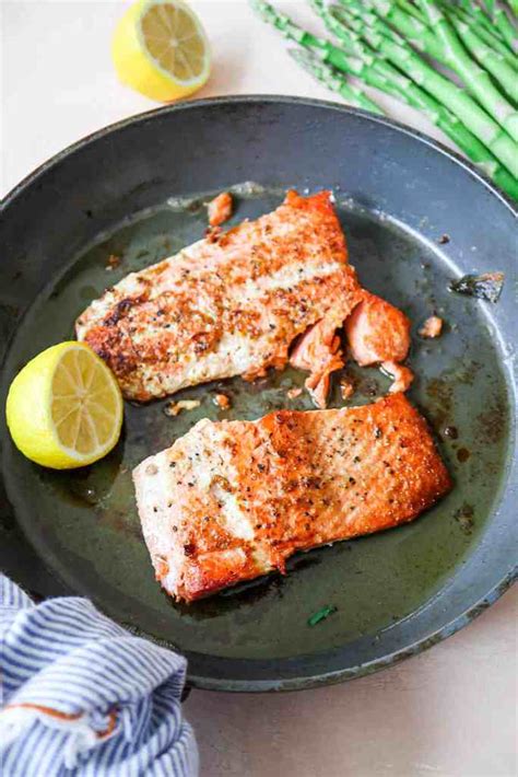 How many carbs are in pan-seared salmon & potato-pea puree - calories, carbs, nutrition