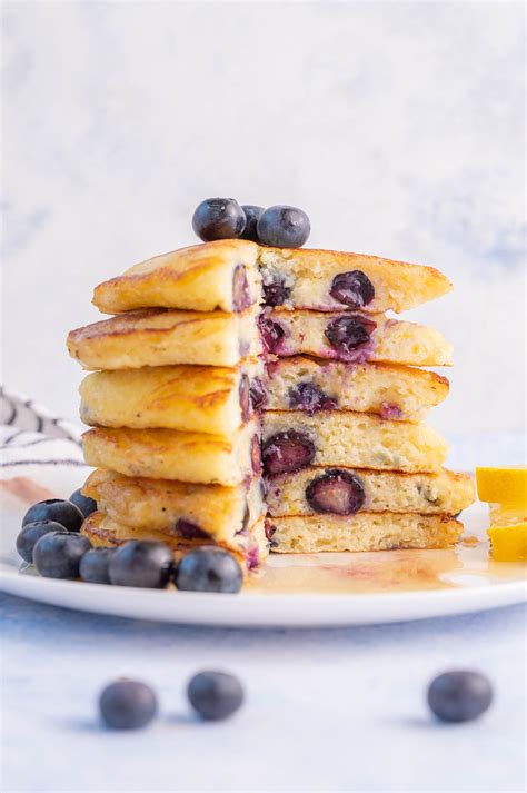 How many carbs are in pancakes, buttermilk, blueberry - calories, carbs, nutrition